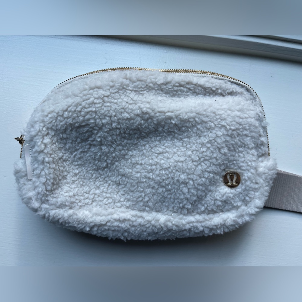 Lululemon Everywhere Belt Bag Fleece